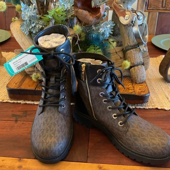 Boots - Picture 5 of 6